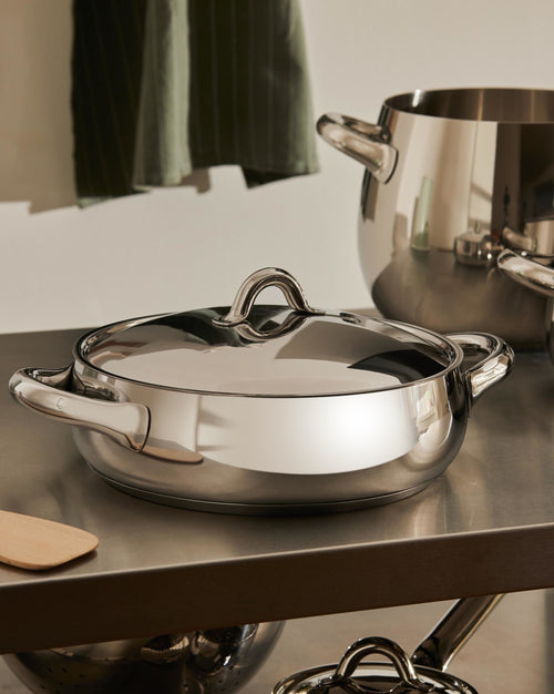 Mami cm 24 || 9½″ Low casserole with two handles Alessi 1